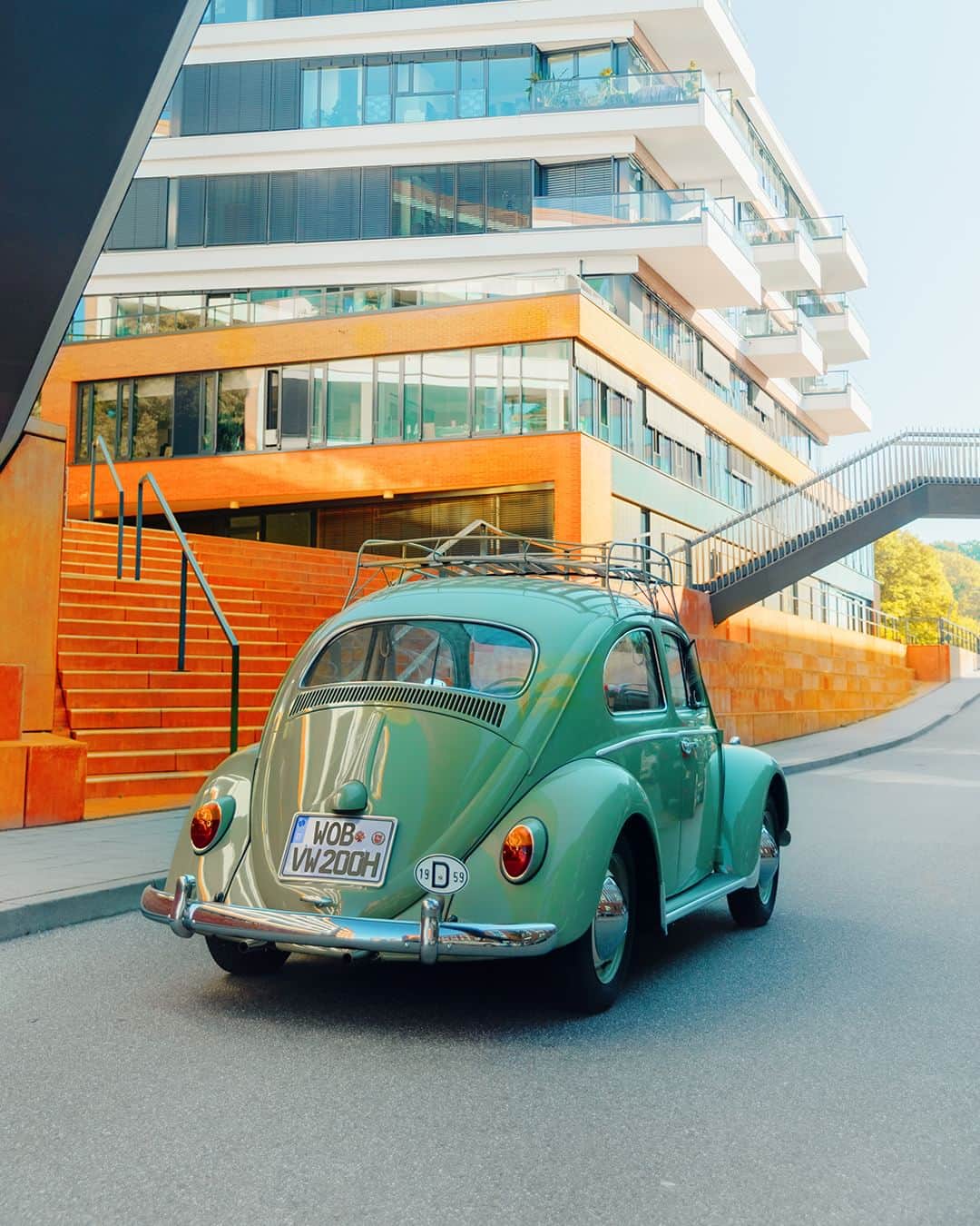 フォルクスワーゲンさんのインスタグラム写真 - (フォルクスワーゲンInstagram)「Time for a coffee. ☕️ #volkswagen #vw #beetle #vwbeetle #classiccars #contrasts」5月21日 0時00分 - volkswagen
