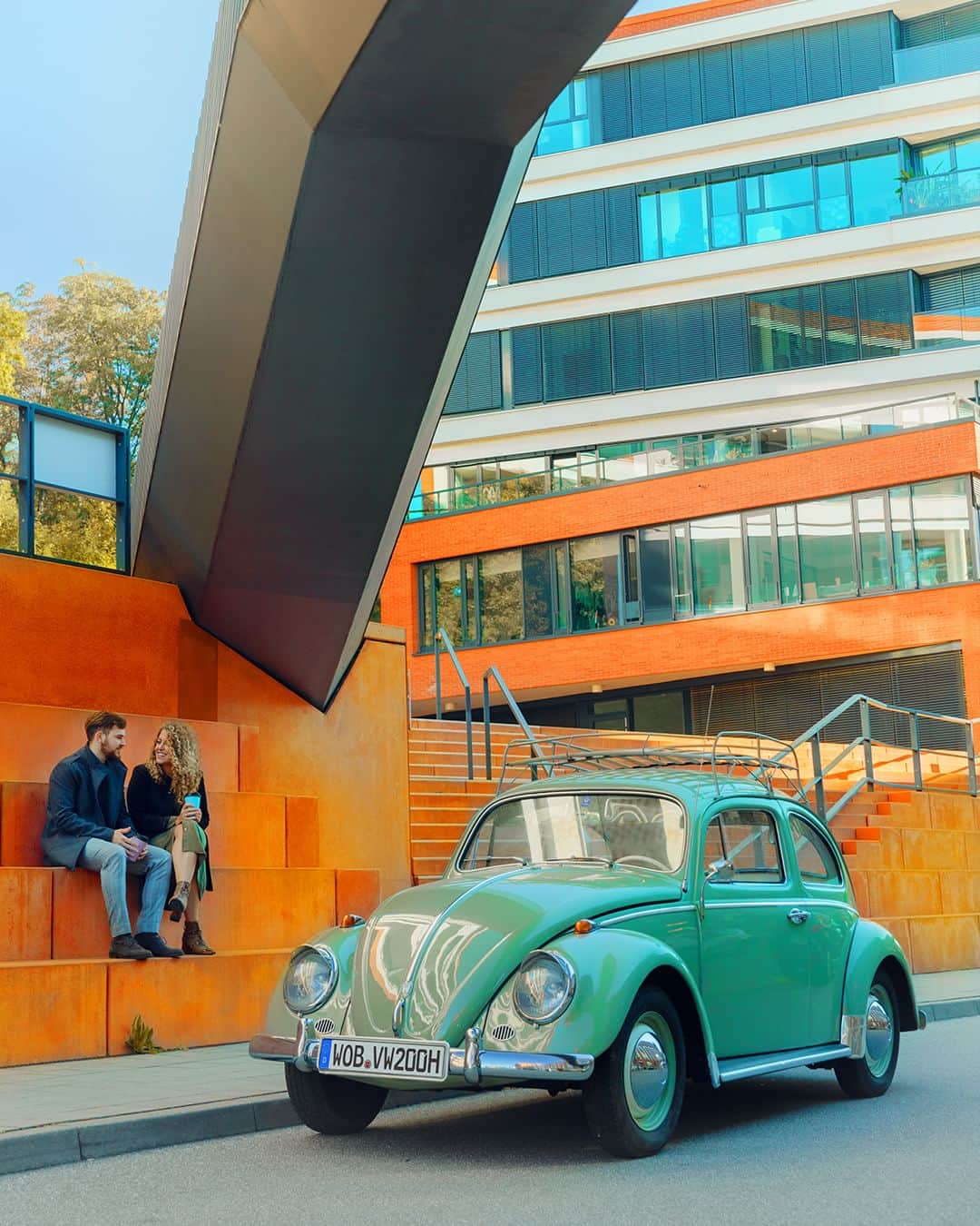 フォルクスワーゲンさんのインスタグラム写真 - (フォルクスワーゲンInstagram)「Time for a coffee. ☕️ #volkswagen #vw #beetle #vwbeetle #classiccars #contrasts」5月21日 0時00分 - volkswagen