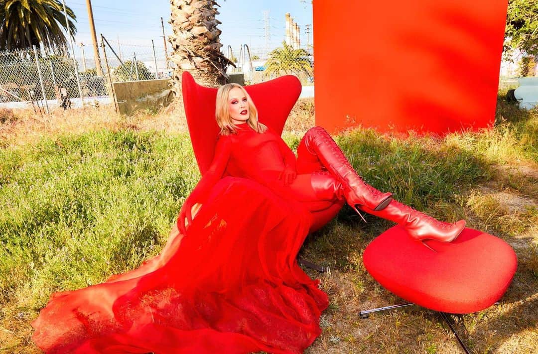 カイリー・ミノーグのインスタグラム：「LOVERS … Thank you for all the ❤️PADAM PADAM❤️ love!」