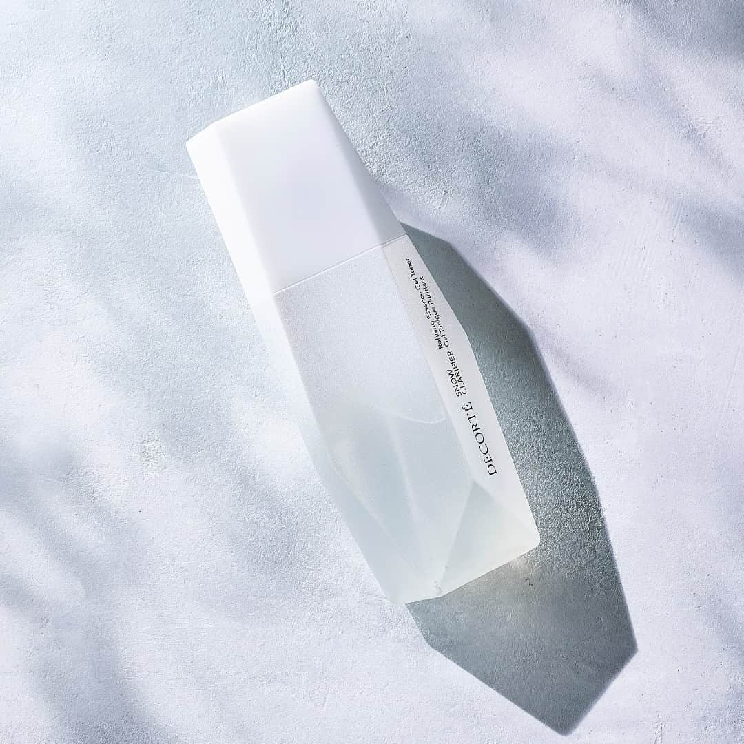 DECORTÉのインスタグラム：「Gently exfoliate, smooth and hydrate your skin with Snow Clarifier. A refining gel toner that enhances clarity, minimizes the appearance of pores and improves radiance. Tap to shop.」