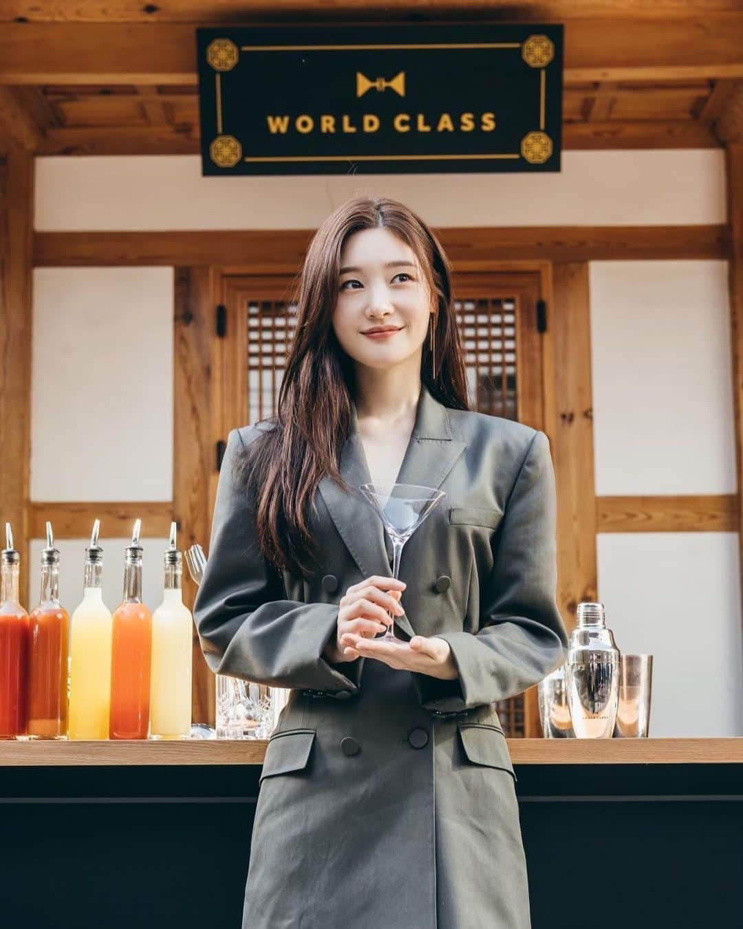 チョン・チェヨンさんのインスタグラム写真 - (チョン・チェヨンInstagram)「💙World Class Korea 2023  조니워커블루로 ‘한국의 사계절’을 담은 칵테일들과 함께 멋진 경연도 본 바람좋고 햇살 좋았던 날☀️   #디아지오 #월드클래스 #월드클래스바텐더 #칵테일」5月21日 0時06分 - j_chaeyeoni