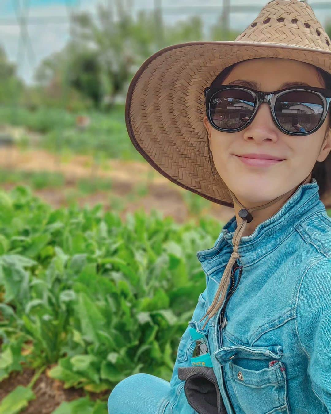 吉松育美さんのインスタグラム写真 - (吉松育美Instagram)「My happy organic farm life🥬🙏🥰  農作業楽しいー！無農薬野菜さいこー✨️👏今日は夏野菜に向けてなす🍆とキュウリ🥒の垣根仕立てを完了😁👍  良い汗かきました😆💦  田舎の匂いっていい🥰  #農業女子 #オーガニック #無農薬野菜  #活性酵素」5月21日 0時06分 - ikumiyoshimatsu