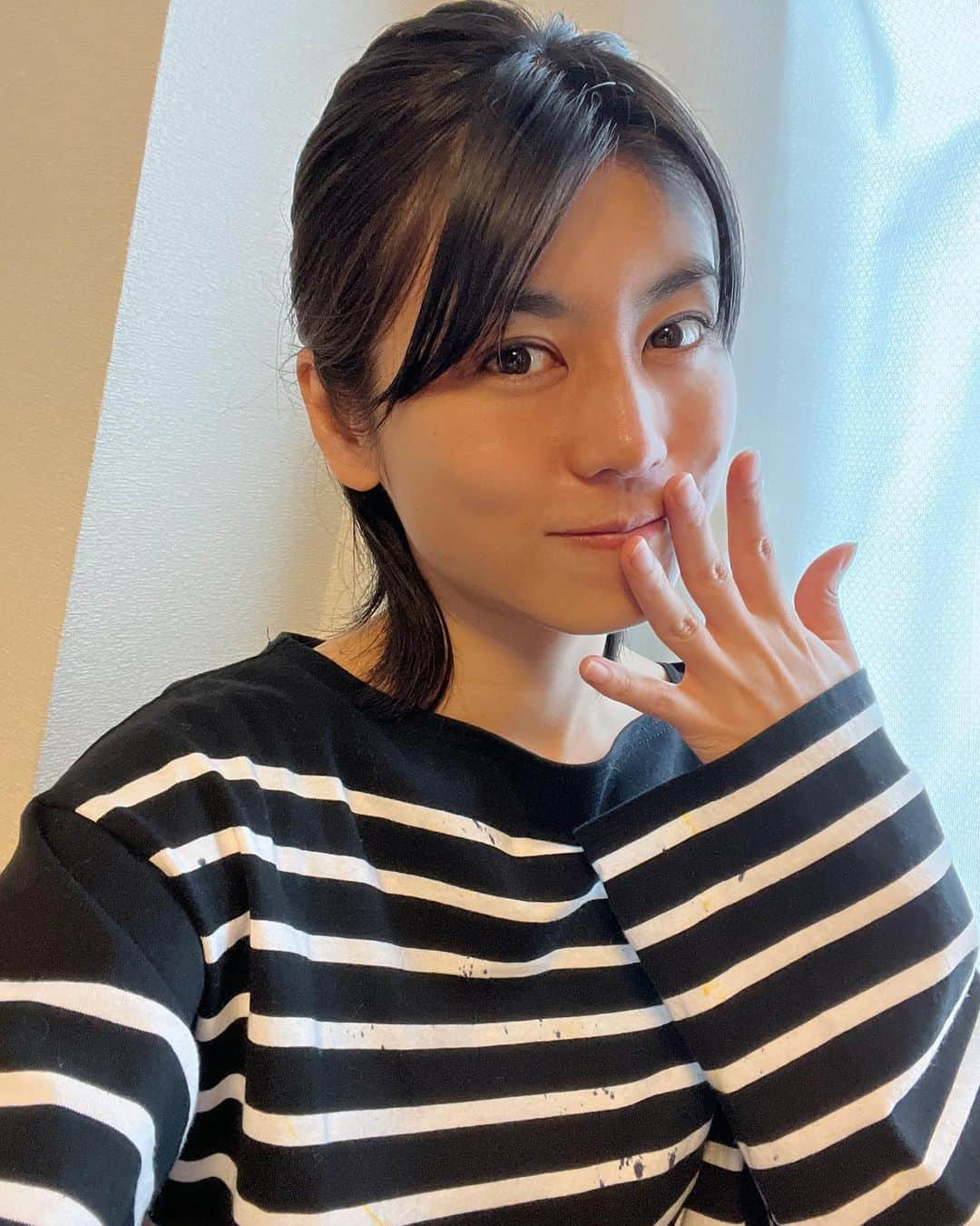 芳野友美さんのインスタグラム写真 - (芳野友美Instagram)「明日と明後日、#将棋 の#名人戦七番勝負 第4局が#麻生大浦荘 で行われます☆ 　 #渡辺明名人 対#藤井聡太竜王 ！！ 　 将棋のことは詳しくないけど、そんな私でも存じ上げている方々が地元である#飯塚市 で対局をするなんて凄いーーー♪ 是非飯塚市を堪能していただきたいです☆ 　 対局場所である大浦荘は年に2回一般公開される立派な邸宅。 #福岡県飯塚市 にお越しの際、公開期間中であれば是非足を運んでみてくださいね☺︎ 　 最後に撮影会もいよいよ来週5/27☆ 雨予報は免れたみたいで良かったー！ 天気予報変わりませんように🙏 　 今回はみんなでお弁当を食べるピクニックタイムがあります。 こちらのピクニック参加受付のみ、お弁当注文の都合上5月25日(木)24時までとさせていただきます。 ピクニック参加も考えてらっしゃる方はお早めにご予約をお願いしますねー☆ 　 詳細はブログにて！」5月21日 0時16分 - yumi_yoshino_1980