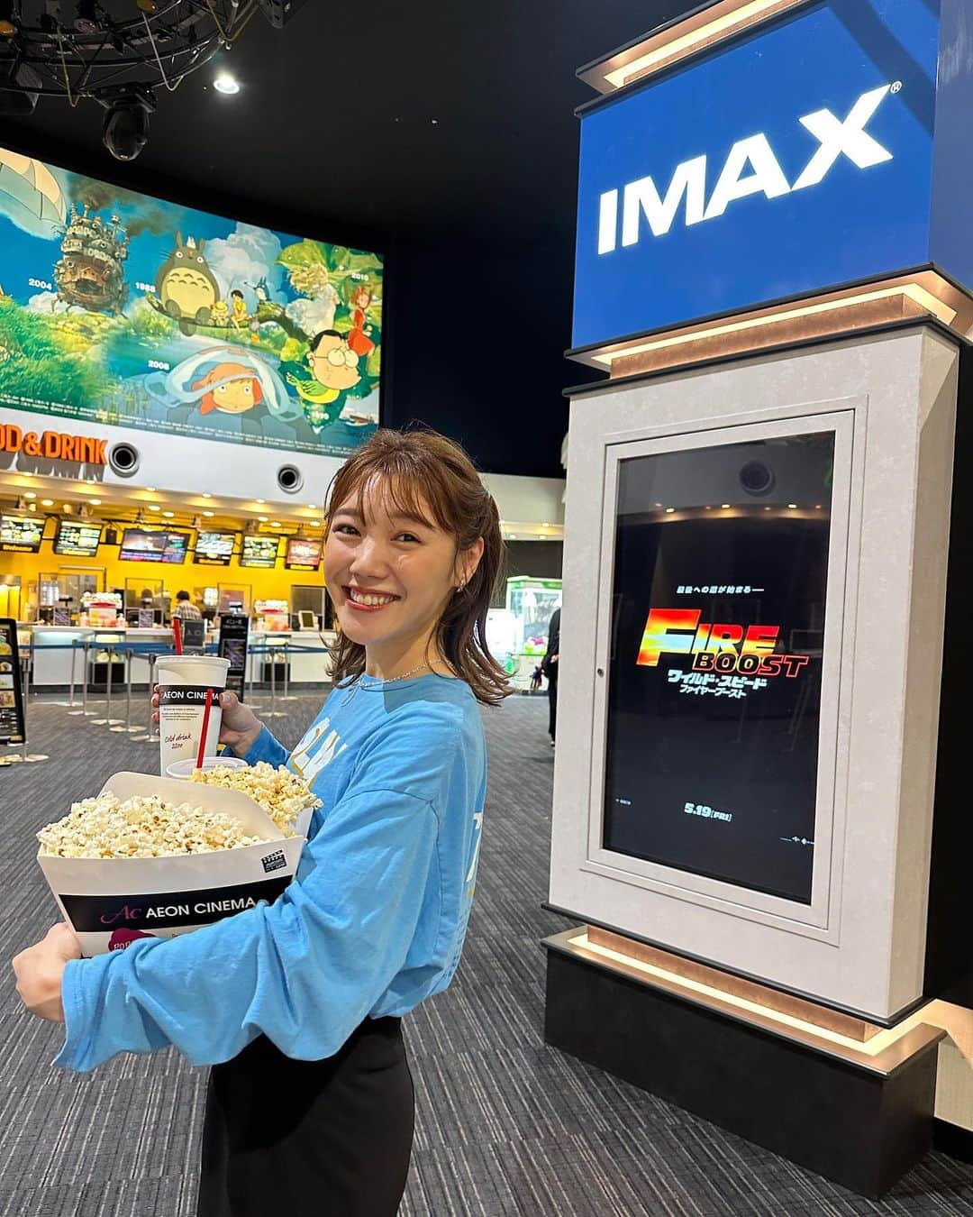 黒田りささんのインスタグラム写真 - (黒田りさInstagram)「🍿🥤🎬  るかとイオンシネマ福岡へ！ IMAXで、ワイルド・スピード ファイヤーブーストを観に行ってきたよ〜🔥恥ずかしながら初めてのワイスピだったのですが…想像を遥かに超えたド派手アクションが休憩する暇ないくらい怒涛に詰まっていて、息するの忘れそうだった🙀人生で初めて、高級車でアクセル全開にぶっ飛ばしたくなる願望が芽生えました🏎️💥  圧倒的な臨場感はIMAXだからこそ！一方的に見るというより、映画の世界に包み込まれる感覚で、感動もひとしおでした🥹✨  敵に屈しない無敵な仲間たち、かっこよかった〜！！！  #イオンシネマ福岡#IMAX#ワイルドスピードファイヤーブースト#映画館#福岡映画館#映画デート#ワイスピ#pr」5月21日 0時19分 - kurorisa_14