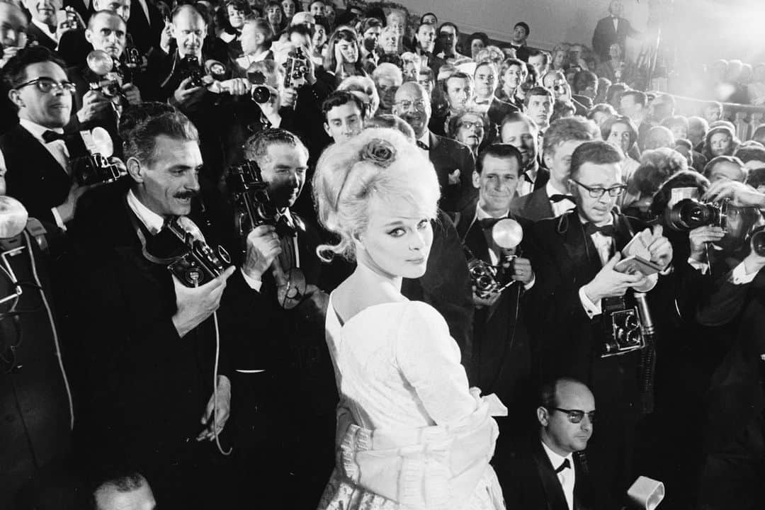 lifeのインスタグラム：「Actress Elke Sommer attending the Cannes Film Festival amid a sea of photographers, 1962.   This week kicks off the 76th edition of the Cannes Film Festival! Being held this year from May 16 to 27, 2023, it is an annual event that celebrates international cinema and brings together filmmakers, actors, producers, and many more from all over the world. 🎥  (Paul Schutzer/LIFE Picture Collection)  #LIFEMagazine #LIFEArchive #CannesFilmFestival #Cannes #France #Film #1960s #ElkeSommer #International」