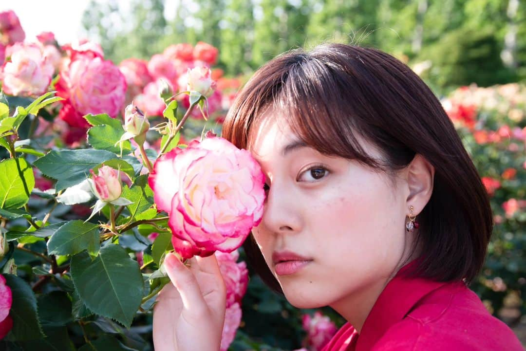 浅沼惠理さんのインスタグラム写真 - (浅沼惠理Instagram)「@hayate_photo1   #portrait #rose #pink #red #eriasanuma」5月21日 0時31分 - eri_asanuma