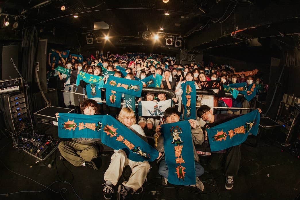 大貫みくのインスタグラム：「A disease called "love" 〜君の頭の中で 　　自由に泳げていたらツアー〜  2023.05.20 @ GOLDEN PIGS RED STAGE  お客さんとの距離が近くて 楽しいライブでしたー！ 熱かった！酸素薄かったー！！  写真はフミちゃん！ 毎回最高を更新してるから負けてらんないなぁ！ 今日は見つけて嬉しくて近寄ったりした笑 📷　@_kinoko_photo__  美味しいものもたくさん食べて 新潟満喫できました！ ありがとうございました🫶🏻  #ふぉるてadcl」
