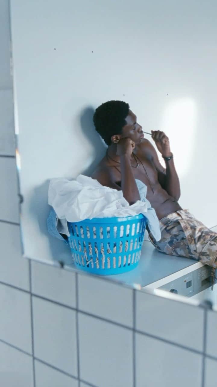 イザベルマランのインスタグラム：「A relaxed morning routine. @ottawakwami wears the EUSEBIO camouflage print pants from the #IsabelMarantSS23 collection. See more via link in bio.  Video by @vincentcatel   #IsabelMarant」