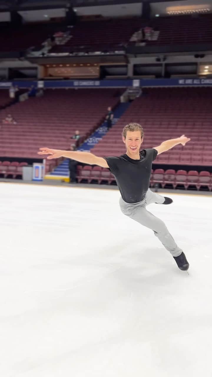 ジェイソン・ブラウンのインスタグラム：「Feeling good as we make our way into the US portion of the @starsonice tour 🇺🇸⛸️  🔜 Anaheim (5/20), San Jose (5/21), Seattle (5/23), Palm Springs (5/26), Chicago (5/30), Baltimore (6/2), Boston (6/3), Hershey (6/4)! If you’re in the area, come check it out! スターズオンアイスアメリカンの時間です！⛸️  🎥: @evan_bates」
