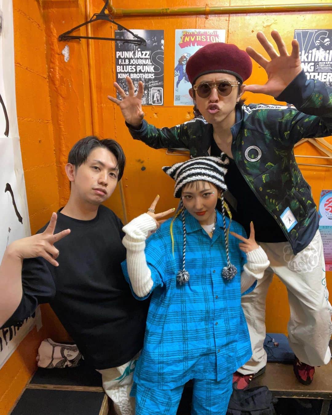 あっこのインスタグラム：「BASEMENT BARありがとうございました🌟今日の声でしか表現できないエモさがあったな〜🫰🫰🫰💫楽しすぎた！本当にLIVEは1回1回全然ちがうから大好きだ！！！DEATHRO @deathro_com さんもツチヤチカラさんもおもろすぎ！！！！！私はまた来週みんなに会える日まで喉自愛します🍵💚いつもloveだよ  NEXT LIVE ▶︎5/27(土)下北沢Laguna ※sold ▶︎6/3(土)GO OUT CAMP ▶︎6/16(金)UFO CLUB  Ba @ryuki210 Dr @yoshidakun_dr  👗 @badboy_jp_limited   1.GRRRLISM 2.TOKYO BANANA 3.DARADARA 4.お兄ちゃん 5.POWER SPOT 6.神器dig it 7.電光石火 8.GOOD VIBRATIONS 9.開戦前夜 10.MY NAME  #akkogorilla #rapper #japan #japangirl #japanesegirl #riotgrrrl #GRRRLISM #live #band #hiphop #alternative」