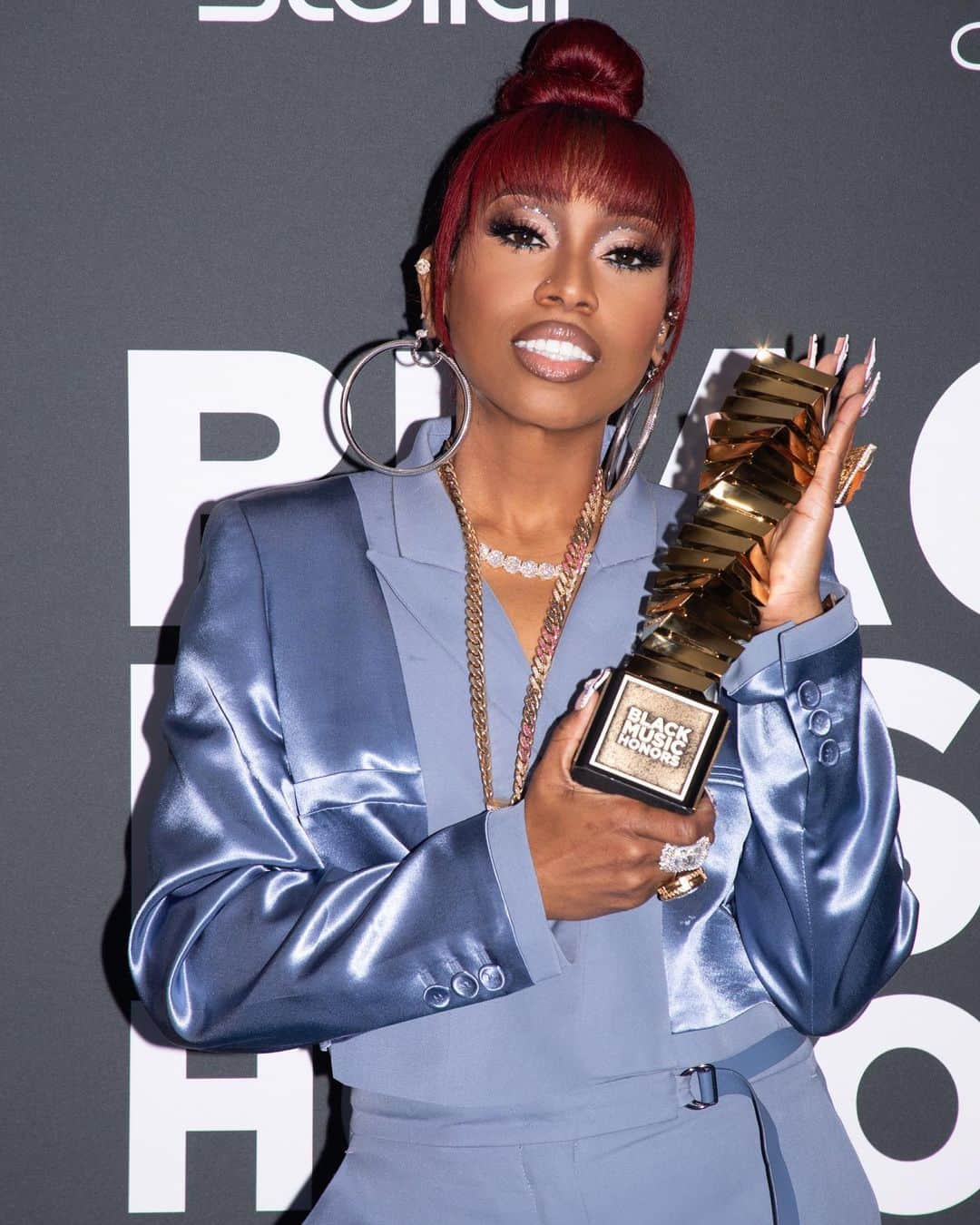 ミッシー･エリオットのインスタグラム：「Thank you to everyone at the @blackmusichonors for this Music Innovator Icon award! I never take these moments for granted it warms my HEART to even be ACKNOWLEDGED! I am honored to be apart of the CULTURE & MUSIC🙌🏾I still punch myself alot because It do still feel like a dream at times🥹🙏🏾 #BlackMusicHonors #VA #757   📸@Mrdblanks 💇🏾‍♀️ @kellonderyck 💄@yayabeatsface 👗 Myself/ @fendi」