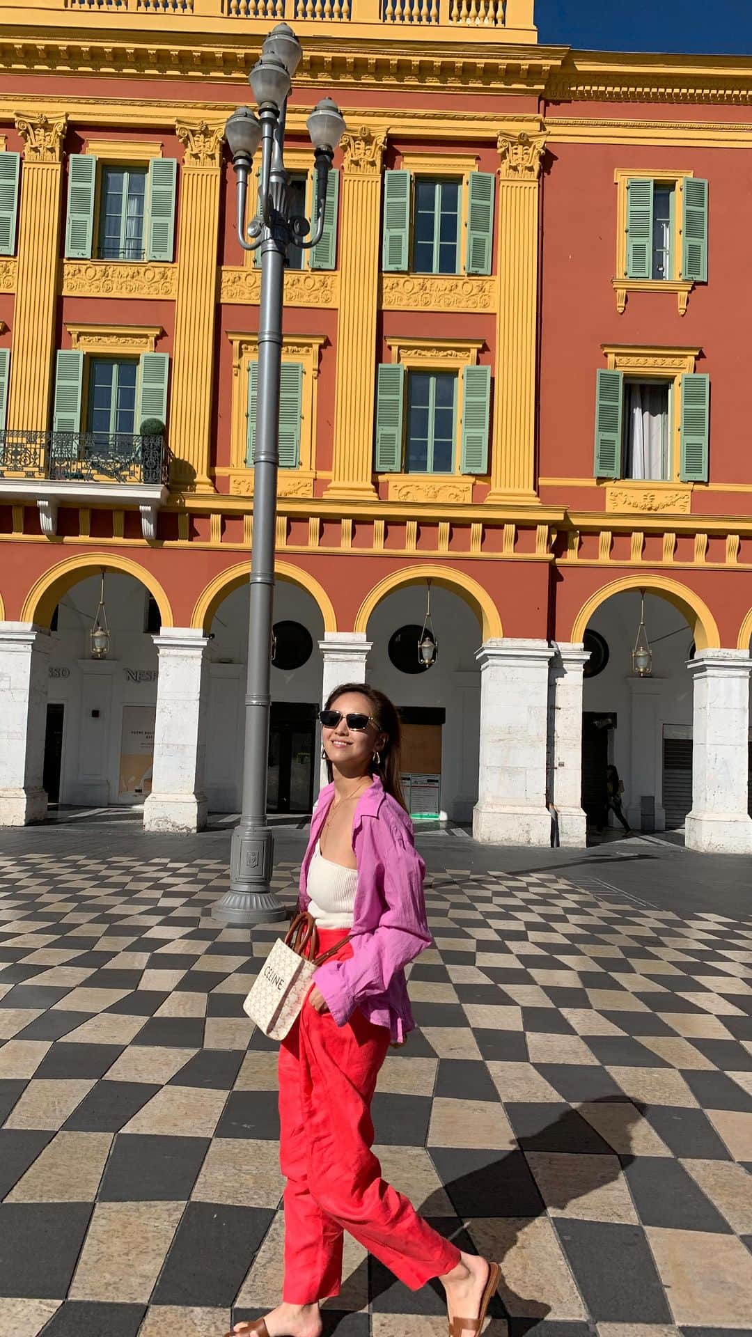 西内ひろのインスタグラム：「A walk in Nice with my mother☺️  母とニースをお散歩した日☀️ 街がアート🙏  遊び心ある街は、心が明るくなるね☺️  #nice #旅行好きな人と繋がりたい」
