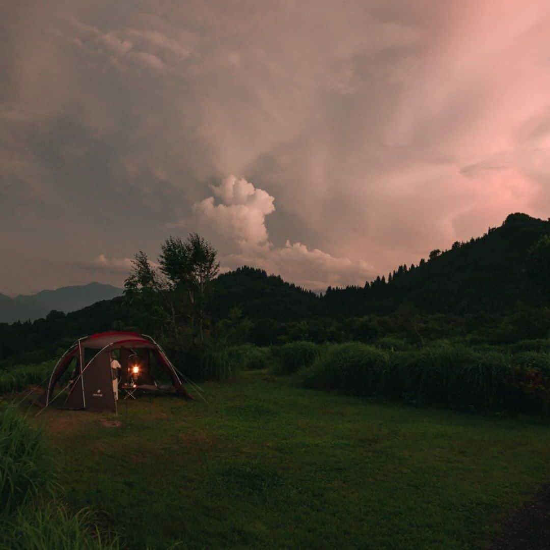 のインスタグラム：「Camping encourages us to slow down and appreciate the moment.   Follow along @snowpeakusa for inspiring camp scenes, setup tips, recipes and more.」