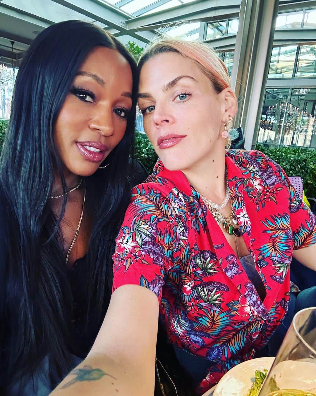 ビジー・フィリップスさんのインスタグラム写真 - (ビジー・フィリップスInstagram)「A chaotic 24 aka new moon wrap up aka you KNOW I got my period! (a real moon bitch!) 1. @carichampion is literally the greatest and i adore her. i swear to god, when she was walking in to the restaurant to meet me, she looked like a damn SUPERMODEL walking a runway and i felt like an awkward little kid - like how is this sophisticated woman coming to meet ME in my jeans and clogs?! 😂 But she doesn’t even SEE that because she’s just so real and that’s why we became obsessed with each other i think ❤️ 2. THE BREADBOX HAS LANDED 🙌 thank the sweet lord and also my assistant Kirsten 3. no lies!! manifesting this for myself! @_ilysmih_  4. the moment right after i said “for real. i know you’re gonna be fine but what the fuck am i gonna do with you away at school next year?” and she replied , “yeah…i don’t know.” 5. and then the moment after that😭😭😭6. had to main feed this and might i add: artists deserve to be compensated fairly for their art, ESPECIALLY when others are making a shit ton of money off of them. 🫠  7. i did birdies hair for the 8th grade end of year dance and i have to say, i nailed it. 8. SPEAKING OF ARTISTS BEING COMPENSATED- i tried to take a pic of my @sagaftra Strike Authorization YES vote but this is the picture i took. look. i don’t want to strike. i don’t want writers to have to remain on strike. i don’t want the directors to have to strike. But there are major issues in our industry that need to be addressed right now and it’s beyond ridiculous that these huge companies are unwilling to be fair and compromise. 9. Cari’s phone had died so i ran down 5 flights of stairs to have her phone charged and i found this video on my phone this am. She was wearing high heels, i was wearing clogs! It was easy for me! Also i love her for doing this😂 no one has ever made me a video on my phone while i wasn’t there😂❤️ 10. i saw @thepouf at the @shopdoen x @saks party the other night and we had a sweet reunion and a photo booth moment and it was so great to see her for a bit and i’m so proud of her and then also it made me mad that i left my own photo booth in my house in LA when we sold it. because now i want it back. 💔🫠 🌑✨💤🤩💯happy new moon.」5月21日 2時13分 - busyphilipps