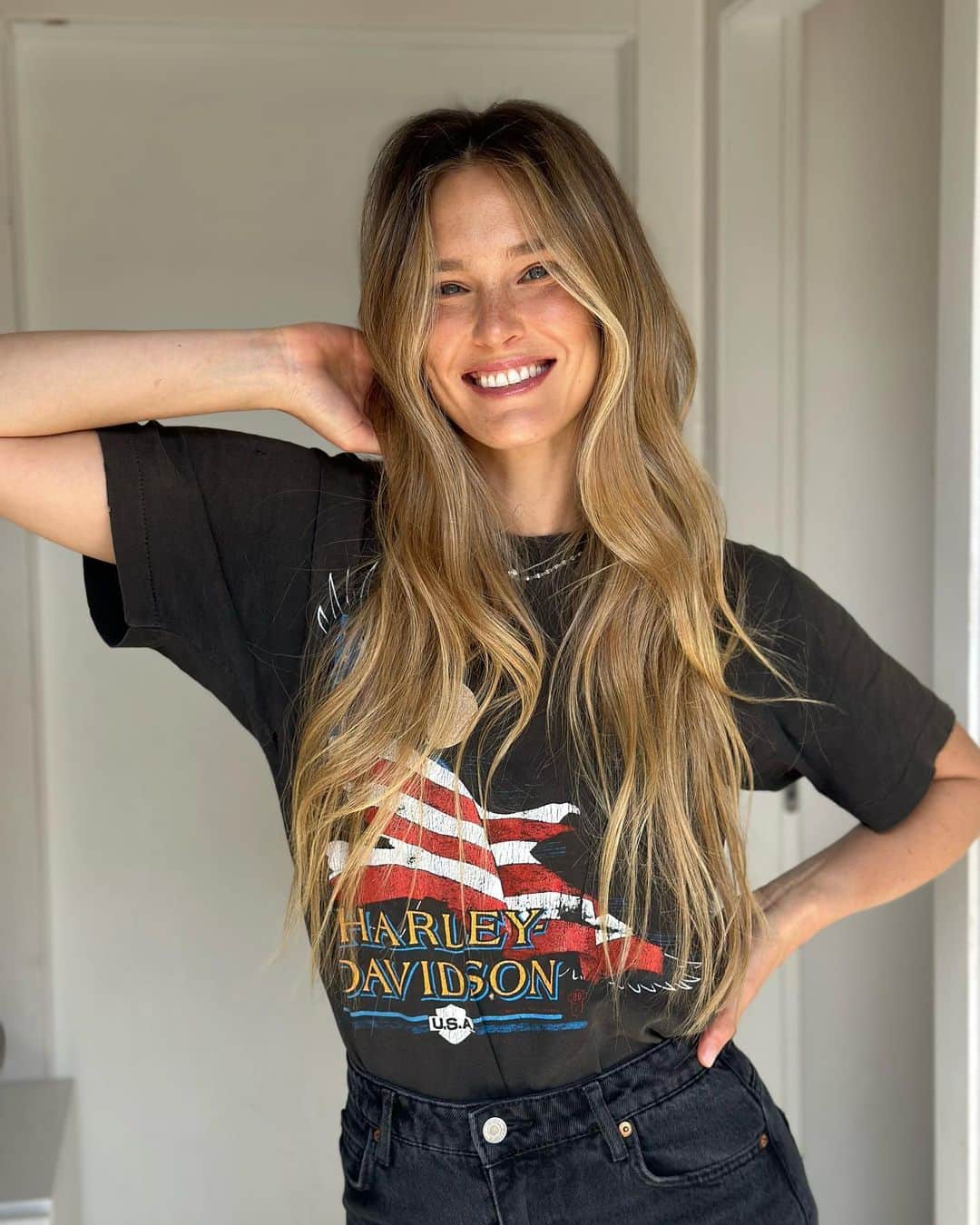 のインスタグラム：「הלוואי ואדיר ומילקי היו מתעוררים איתי כל בוקר ומסדרים אותי ככה.」