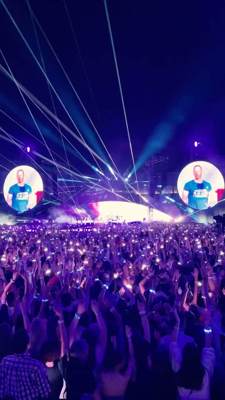 Coldplayのインスタグラム：「#coldplay #musicofthespheresworldtour #askyfullofstars #portugal」