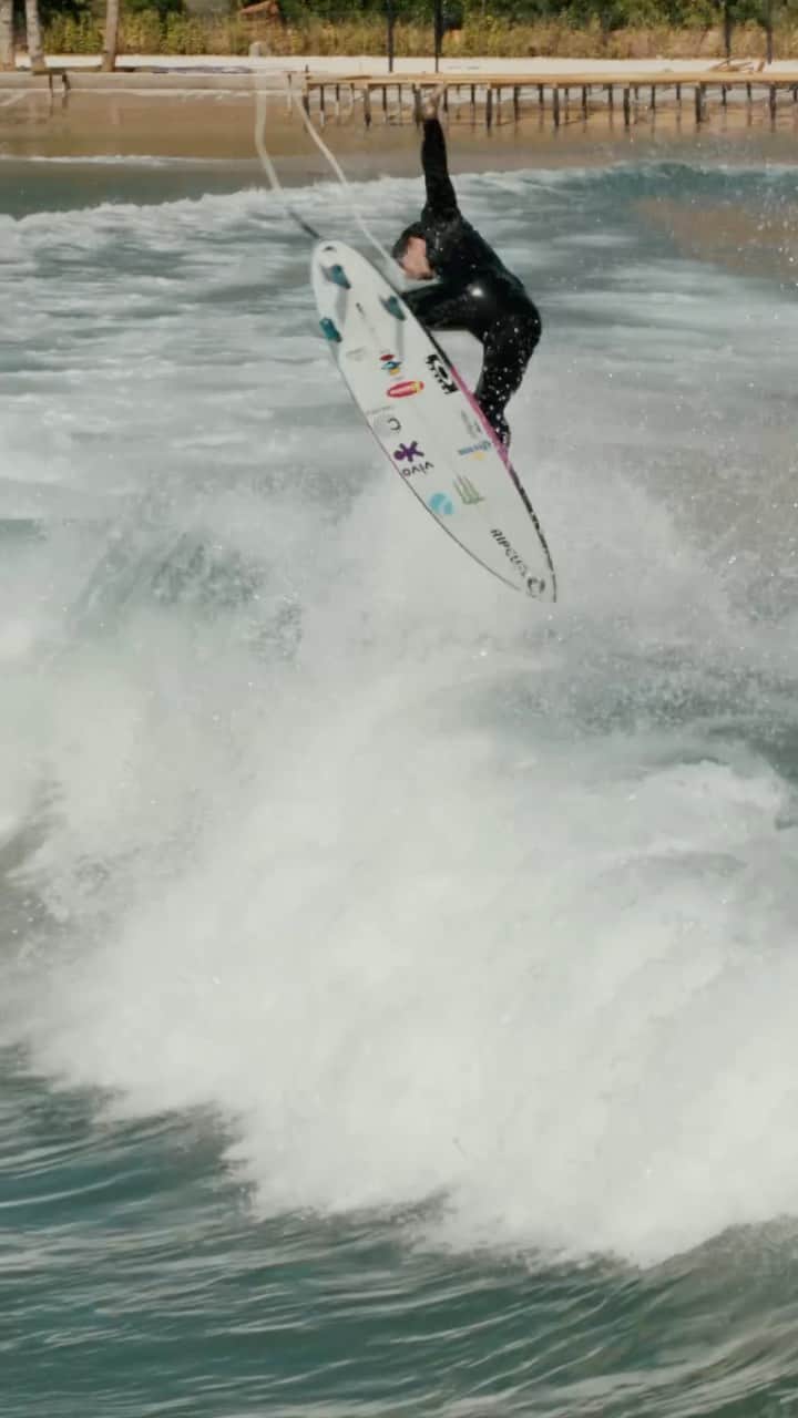 ガブリエル・メディーナのインスタグラム：「Bons treinos aqui na @boavistavillage @jhsfinstitucional ll partiu pra Califórnia. 🥷🏻🏄🏻‍♂️  📷 @lucasbalbino_」