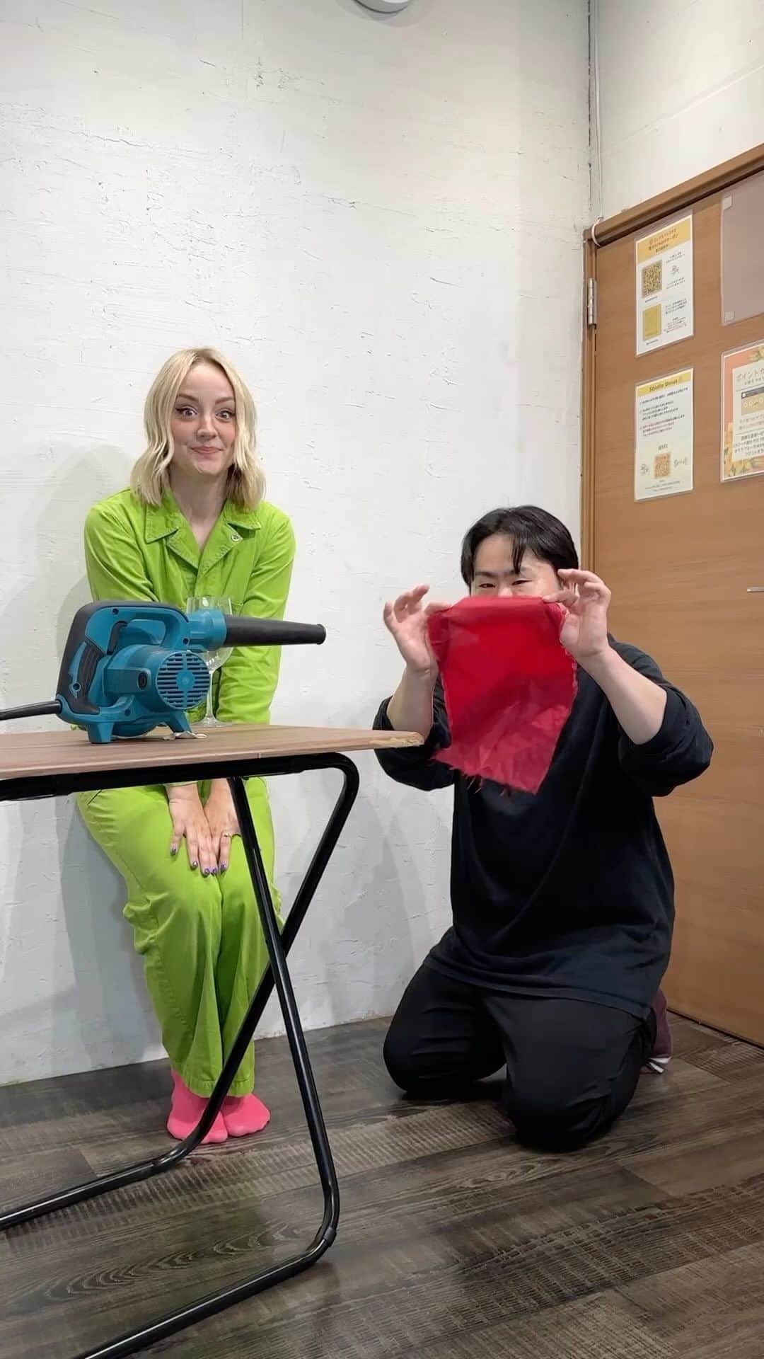 のインスタグラム：「【Tablecloth challenge with @kelladactyl !!】 #ウエスp #かわいい #kawaii #mad #skills」