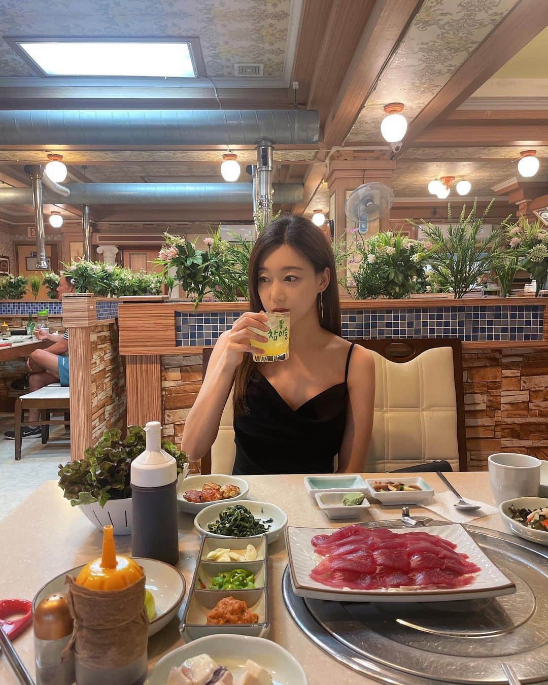 オ・スンア さんのインスタグラム写真 - (オ・スンア Instagram)「-  사이판에 한식당이..🥹  예원한식당에서 맛난 참치회와 소갈비 그리고 시그니쳐 라임소주까지💛💚 행복한 저녁식사🥰  #yewonrestaurant #참치회 #소갈비 #라임소주 #Gooddinner👍🏻 #saipan🌴 #saipanplay」5月21日 2時53分 - snowmanloveu