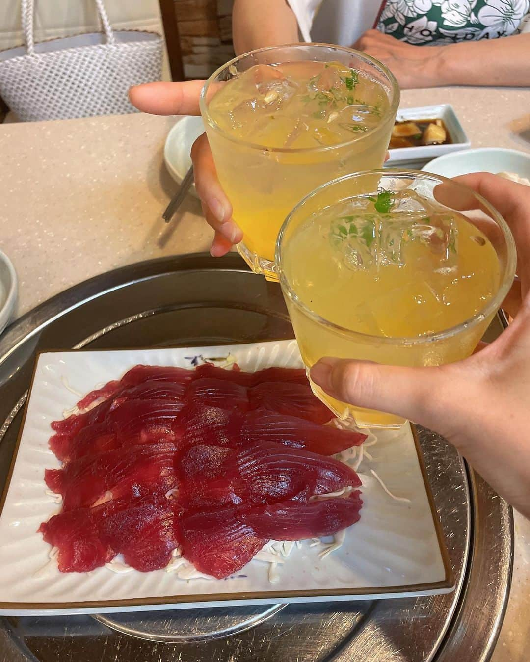 オ・スンア さんのインスタグラム写真 - (オ・スンア Instagram)「-  사이판에 한식당이..🥹  예원한식당에서 맛난 참치회와 소갈비 그리고 시그니쳐 라임소주까지💛💚 행복한 저녁식사🥰  #yewonrestaurant #참치회 #소갈비 #라임소주 #Gooddinner👍🏻 #saipan🌴 #saipanplay」5月21日 2時53分 - snowmanloveu