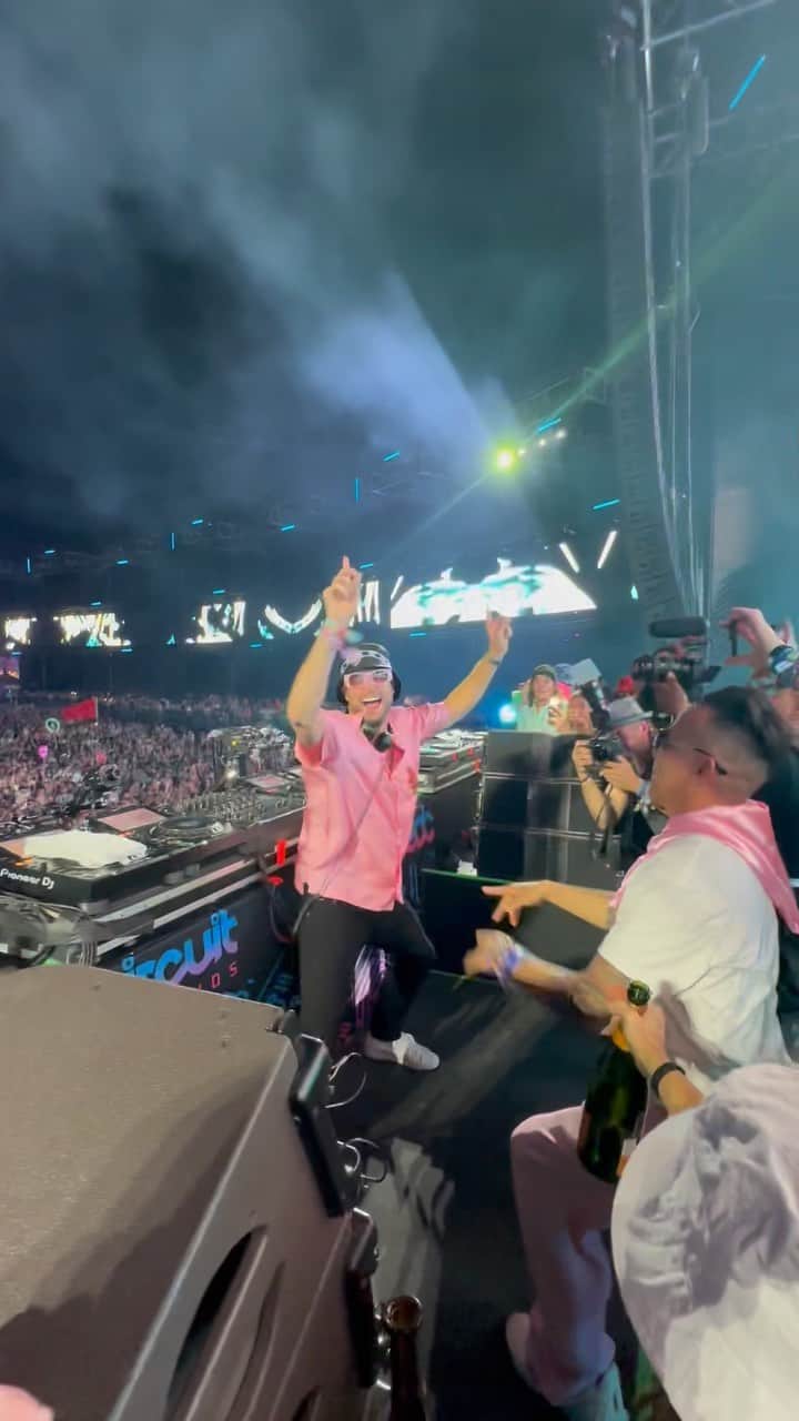 ブロディ・ジェンナーのインスタグラム：「Took baby girl to her first rave 👼🏻🎆😍. Uncle @followthefishtv never disappoints 🤘🏼💙」