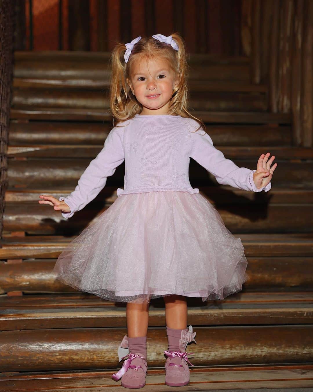 Lalá Noletoのインスタグラム：「Lulu e Pedro de @malharia_bebelandia 🎀 Tão especial vestir meus amores com uma roupa linda, confortável e que sabemos o amor que é feita! Tem mais lindo que esse vestido de tule da Lulu? Todo com forro de algodão para a brincadeira ficar ainda melhor」