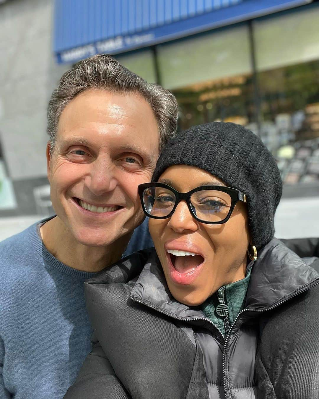 ケリー・ワシントンさんのインスタグラム写真 - (ケリー・ワシントンInstagram)「I told @tonygoldwyn that #Olitz is trending on TikTok for his birthday. He’s clearly VERY excited (swipe to see 👃🏾😜). HAPPY BIRTHDAY TONY!!!! Love you SOOOOOOOOOOOOOO much! XOXOXOXOXO #ScandalFam」5月21日 3時00分 - kerrywashington