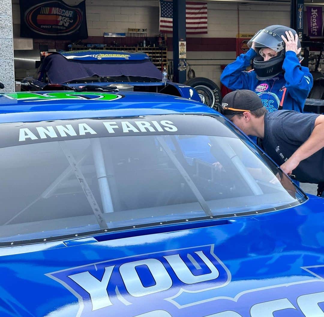 アンナ・ファリスのインスタグラム：「TONIGHT! .  . @tscalliance @irwindalespeedway @youracela #IrwindaleSpeedway #May20th #TSCAlliance #StepForwardForACure #celebrityrace #youracela」