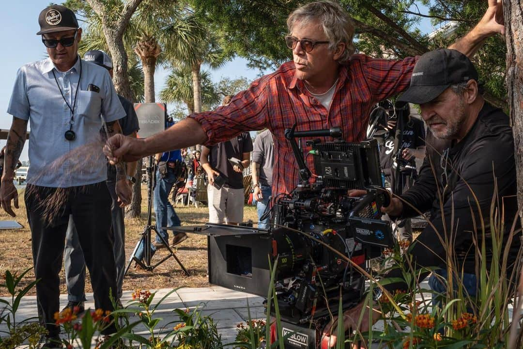 ナタリー・ポートマンさんのインスタグラム写真 - (ナタリー・ポートマンInstagram)「Behind the scenes of #MayDecember, premiering today at Cannes! #ToddHaynes @juliannemoore @melton」5月21日 3時47分 - natalieportman