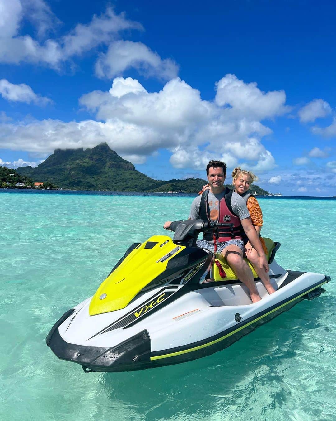 タラ・リピンスキーさんのインスタグラム写真 - (タラ・リピンスキーInstagram)「More TNT in B+B  🌺🌴👙🌊🦈🥥  📍 @fsborabora」5月21日 3時57分 - taralipinski