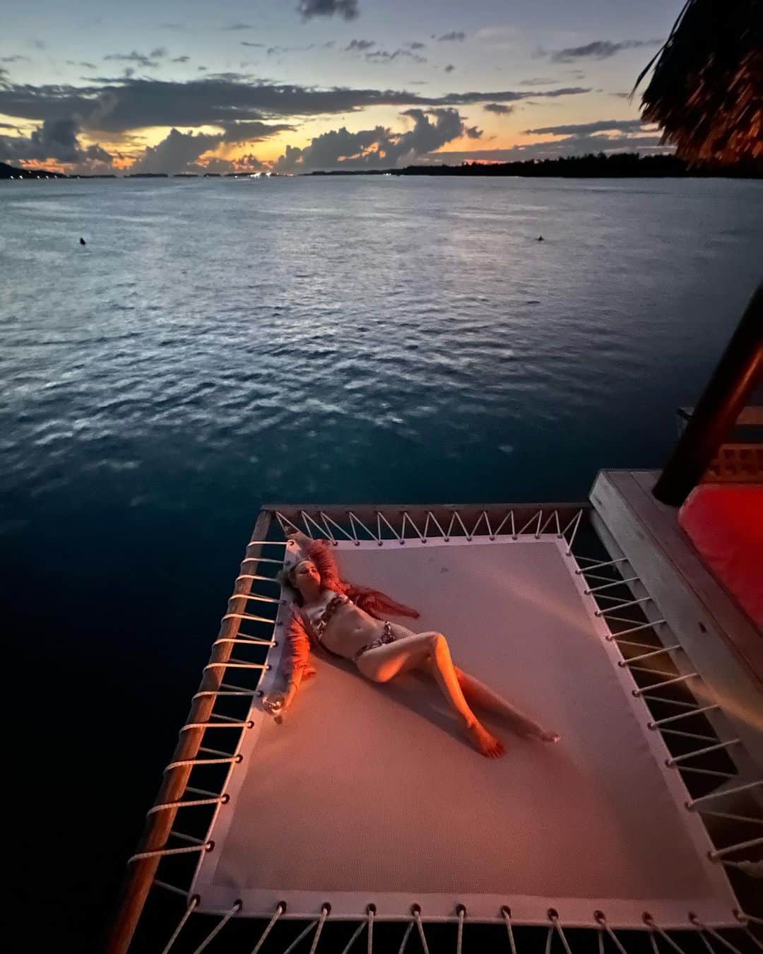 タラ・リピンスキーさんのインスタグラム写真 - (タラ・リピンスキーInstagram)「More TNT in B+B  🌺🌴👙🌊🦈🥥  📍 @fsborabora」5月21日 3時57分 - taralipinski
