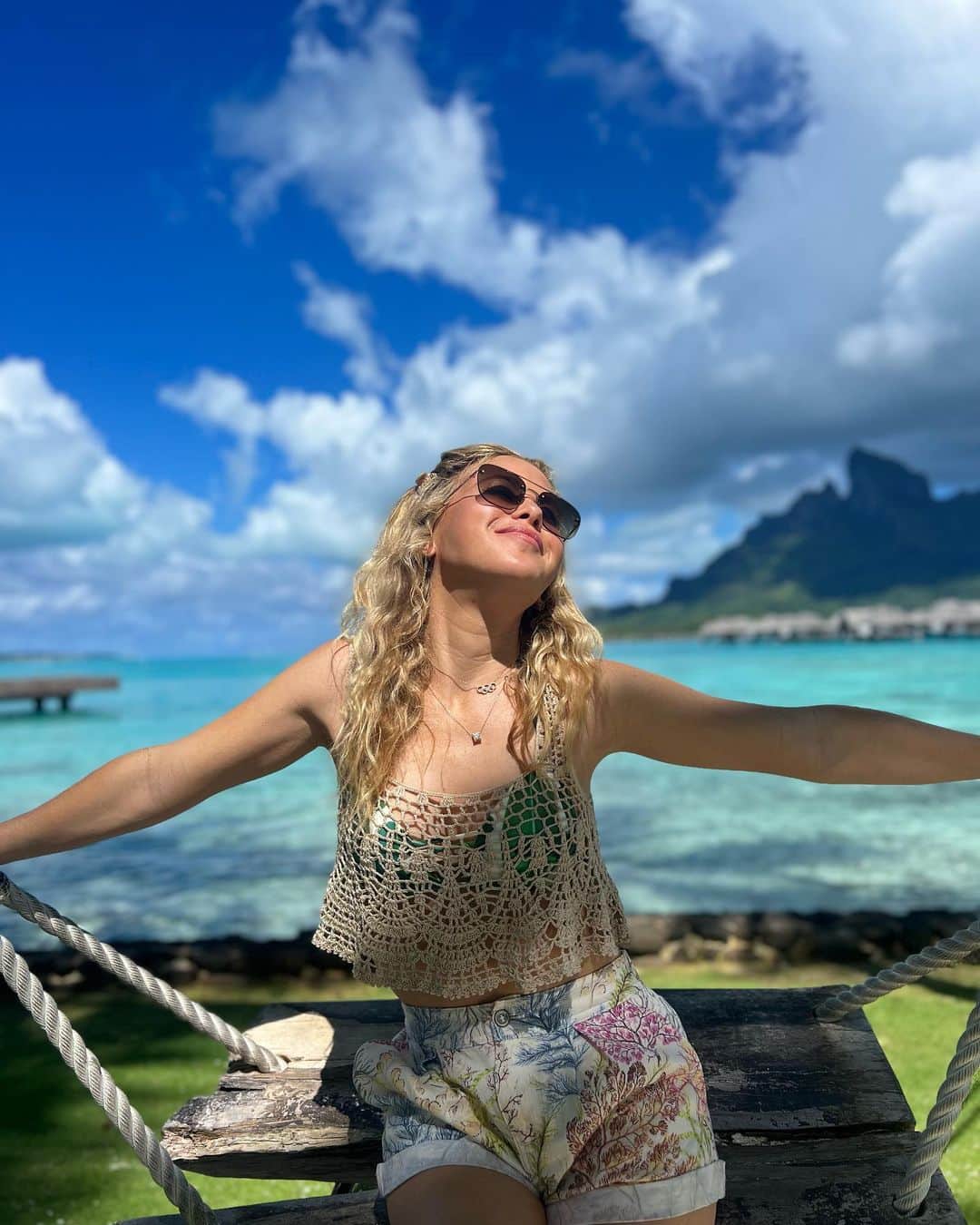タラ・リピンスキーさんのインスタグラム写真 - (タラ・リピンスキーInstagram)「More TNT in B+B  🌺🌴👙🌊🦈🥥  📍 @fsborabora」5月21日 3時57分 - taralipinski