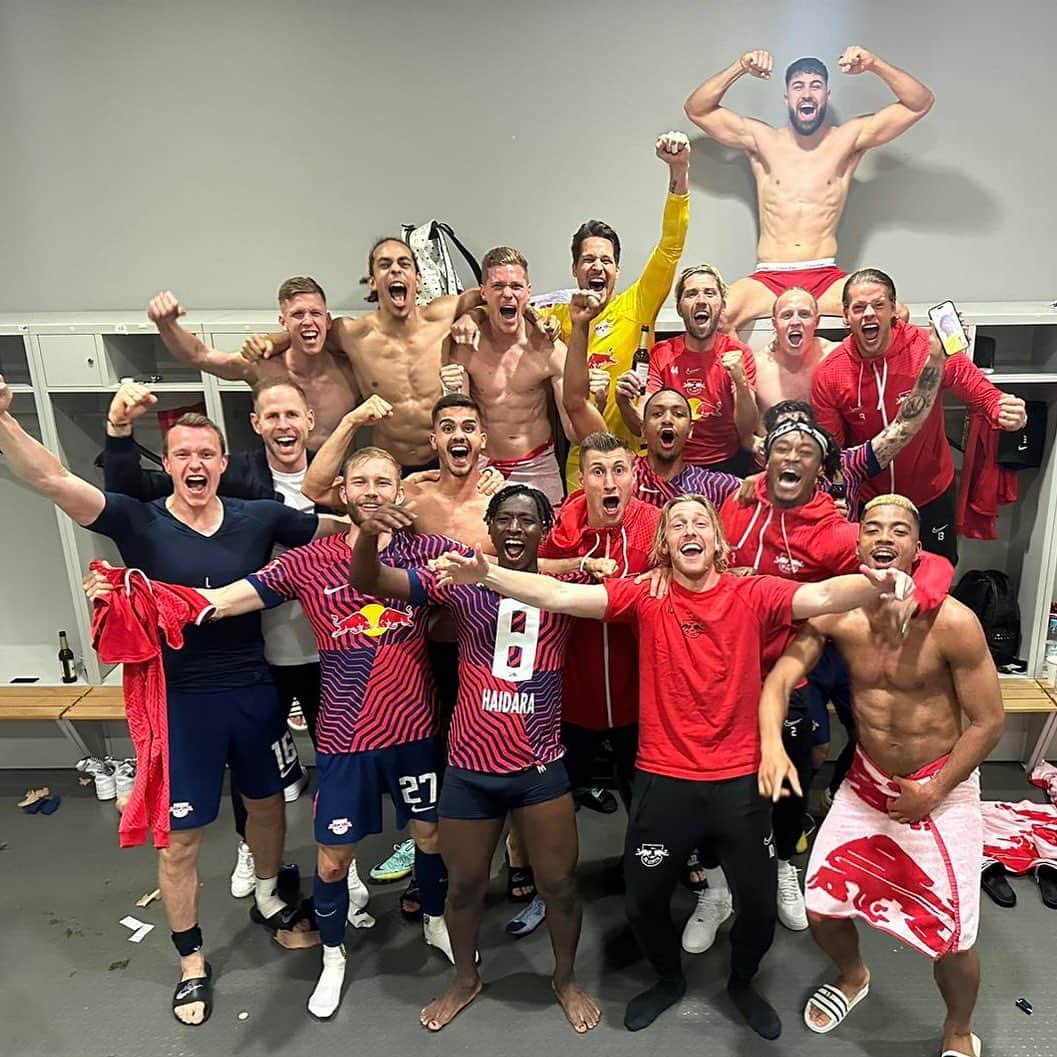 ケヴィン・カンプルのインスタグラム：「I love my Team ❤️💪! CL QUALI ✅ #rbl #championsleague」