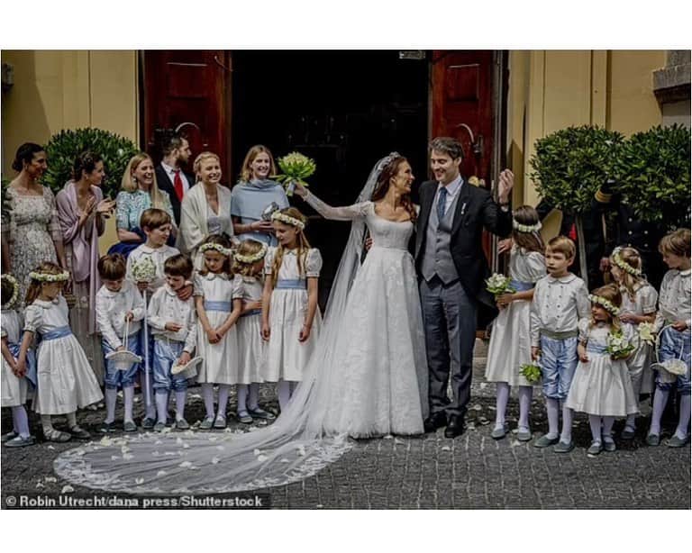 リームアクラのインスタグラム：「A Royal Wedding! Sophie-Alexandra Evekink looked stunning in a Reem Acra Gown as she and Prince Ludwig of Bavaria have tied the knot in a lavish ceremony in Germany. ⠀⠀⠀⠀⠀⠀⠀⠀⠀ #royalwedding #germany #princess #prince  #reemacra #reemacrawedding」