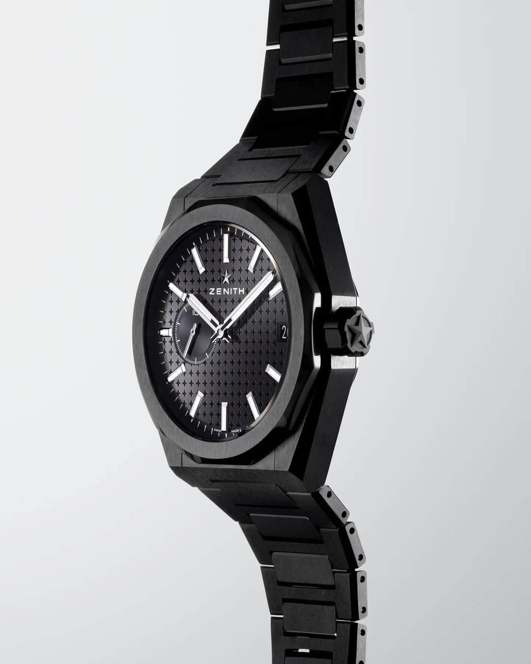 ゼニスのインスタグラム：「#DefySkyline: Clad entirely in black ceramic, the DEFY Skyline takes on a distinct aura of its own.」