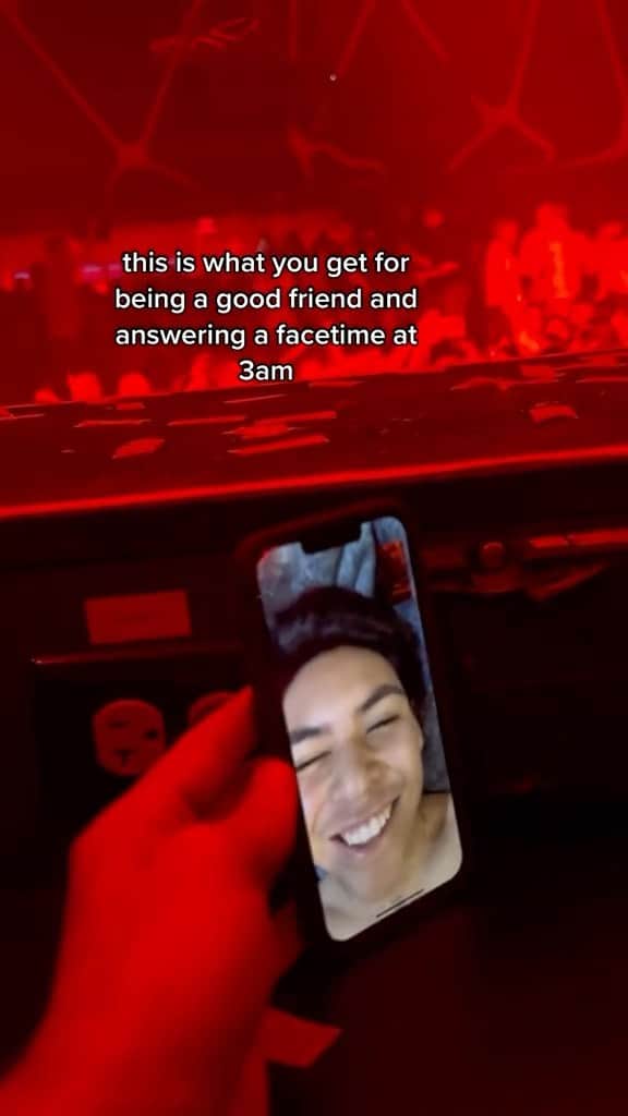 アレッソのインスタグラム：「this is a sign to answer facetimes from your homies in the club」