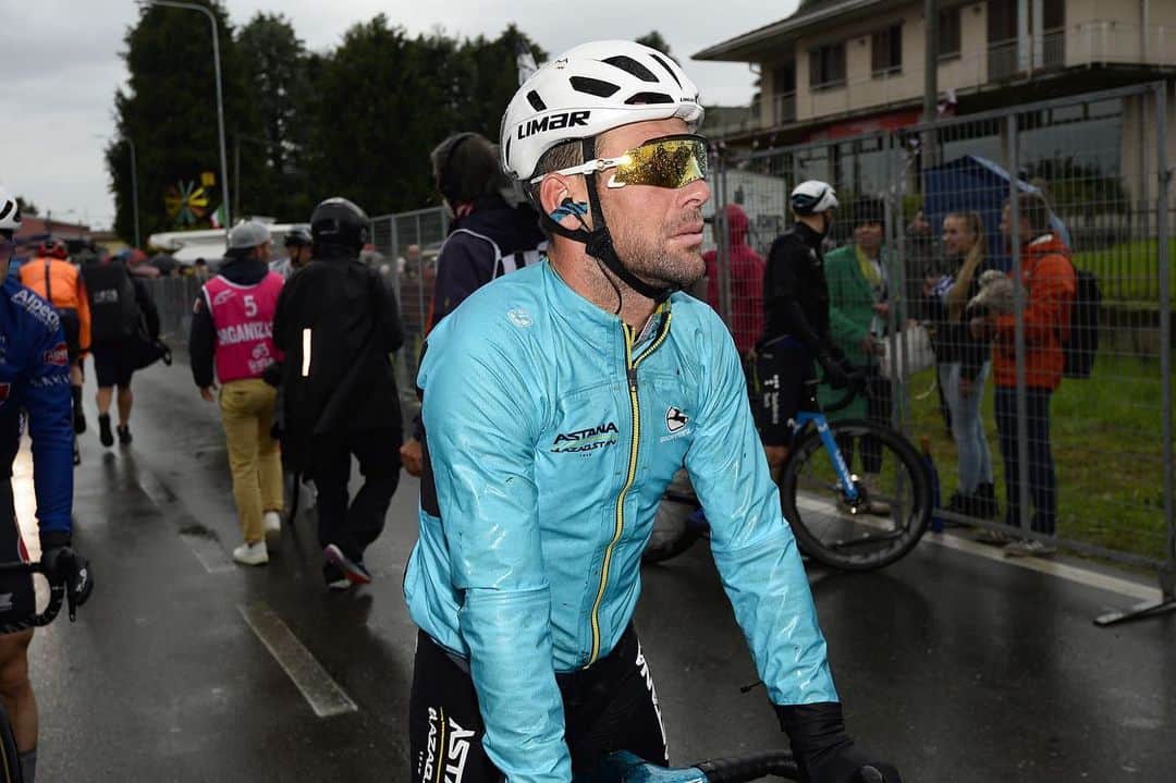 マーク・カヴェンディッシュのインスタグラム：「Cold ✔️  Wet ✔️  Hilly ✔️」