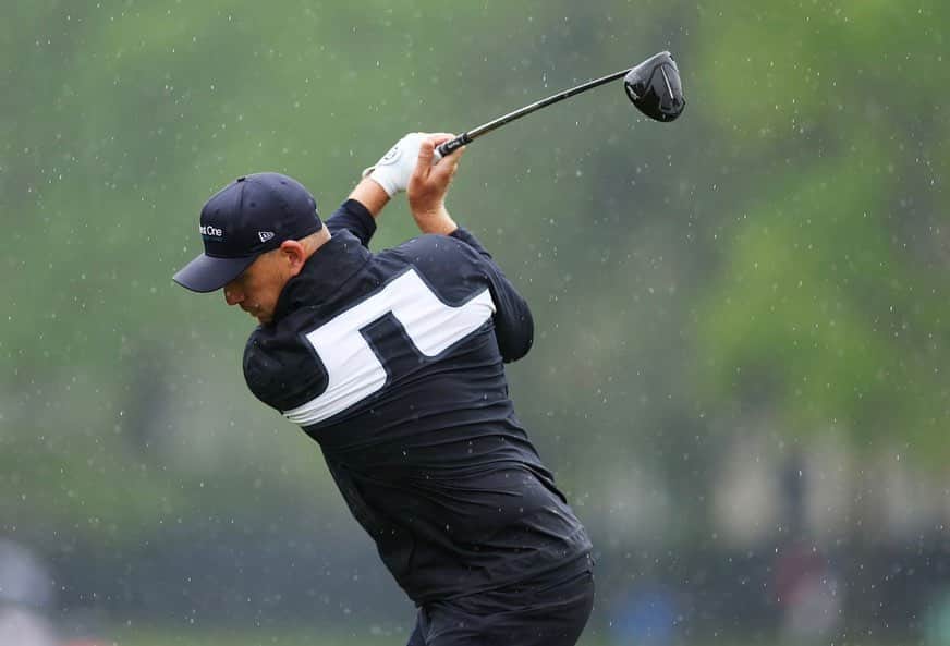 マット・ウォレスのインスタグラム：「Wetter than an otter’s pocket today! Battled my way to 75 (+5) Feel I can put a round together. One last day. @pgachampionship」