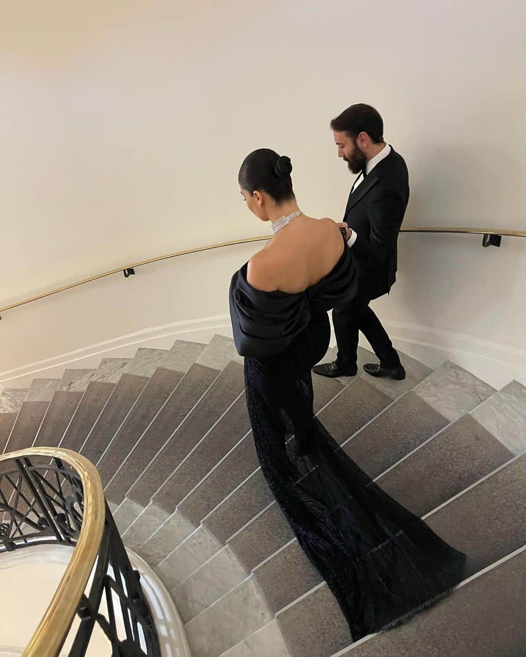 シャニーナ・シャイクのインスタグラム：「This time last year 🇫🇷🖤」