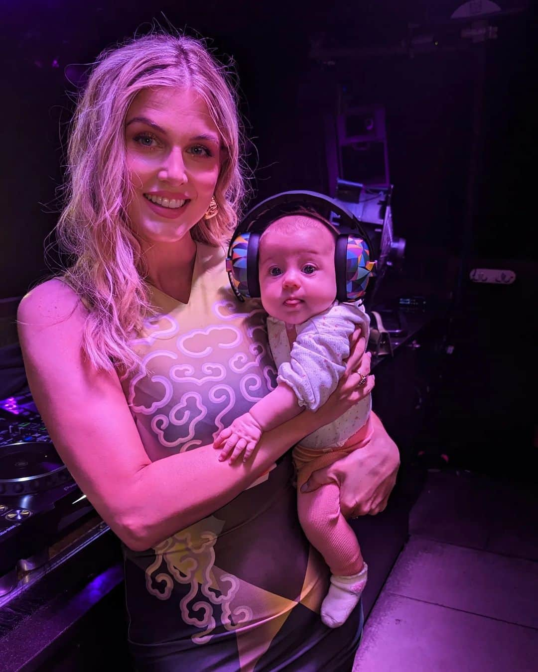 Ashley Jamesさんのインスタグラム写真 - (Ashley JamesInstagram)「Can't believe I got to DJ at Ministry of Sound - and I can't believe Ada got to celebrate her 11 week birthday there. I wonder if she thinks I'm a cool mama when she's older? 💥  I absolutely loved DJing for @drydiscoclub - the moment we walked in there was just GOOD VIBES.  I'll never forget playing Lizzo watching everyone dance with confetti and glitter balls everywhere. 🥹🎶  It's funny because we left the venue and then experienced drunk London - which was loud and aggressive and sloppy. The sober environment felt even more special as everyone was just there for a great time. Don't get me wrong I love a drink, but since doing the Alcohol Experiment, I can enjoy a few glasses in the sun without the need to carry on and on. If they ever do another Dry Disco Club and you're sober or sober curious, I can't recommend it enough! 🎧🙏  I've shared a few of the "reality" shots as a reminder of the mountains we move to be DJing so early. Tommy came with me and even though we had ear defenders for Ada it was so loud so they chilled in a quiet room. I'd pumped a bottle of breastmilk just in case but she didn't want the bottle, so held out until the end. 🥰  I am wearing what's meant to be a dress but it was honestly so short and so slippy it kept riding up, so I'm glad I added leggings and trainers or it would have been an awkward evening! 🤣  Tommy and I had pizza afterwards and now we're on the train home. It feels like it's 2am - I can't believe I used to do a whole week of work and then pre-drink and THEN go out after midnight. Absolutely wild! 🤣 I'm excited to get home to bed. 🙏  Very very proud of you @stephelswood for such an incredible event. Please do another one!🙏❤️」5月21日 5時53分 - ashleylouisejames