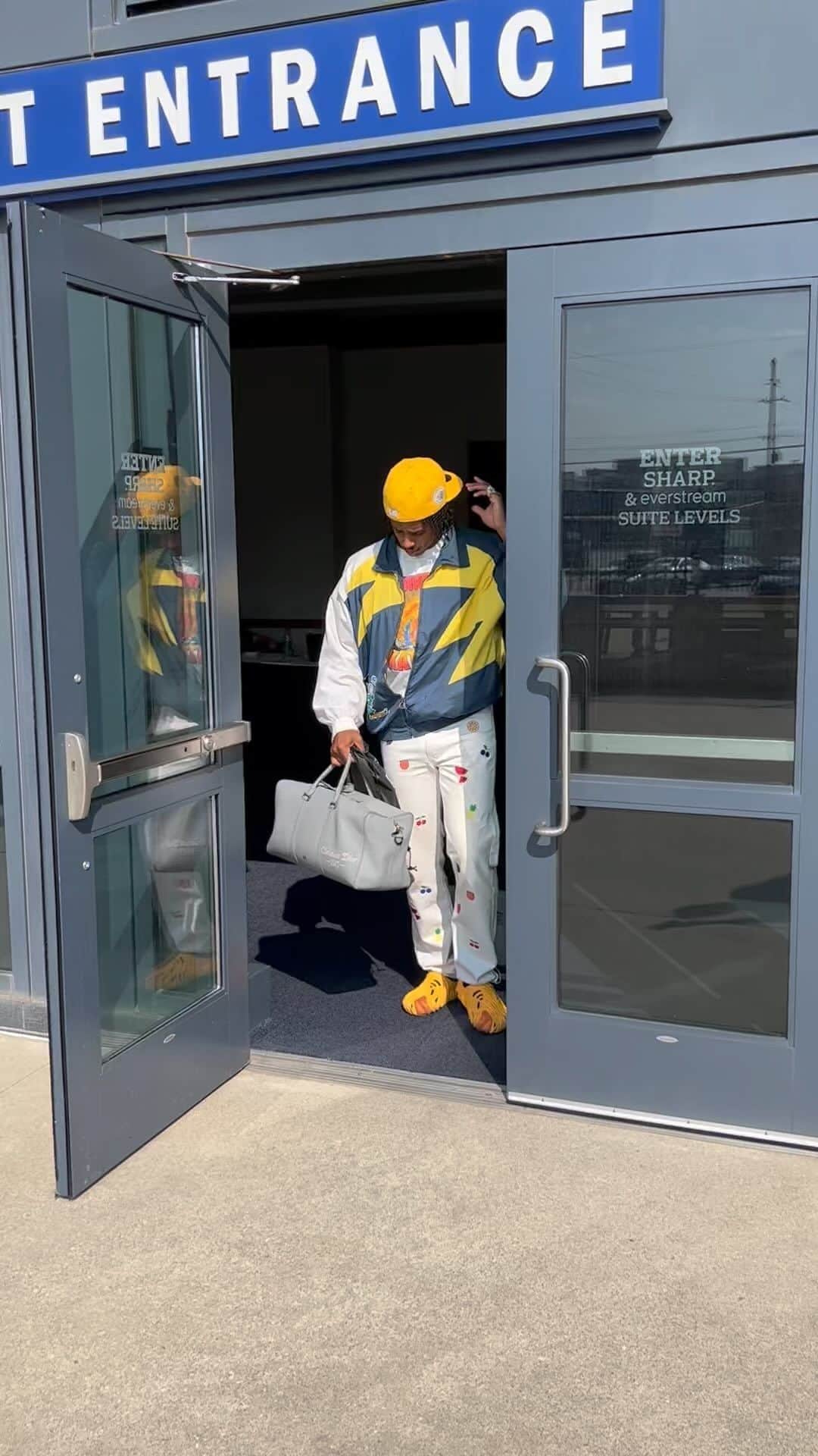 コーデル・ブローダスのインスタグラム：「Thank you @veecon ✅🦅 Pants @sean_wotherspoon @mntge_io」
