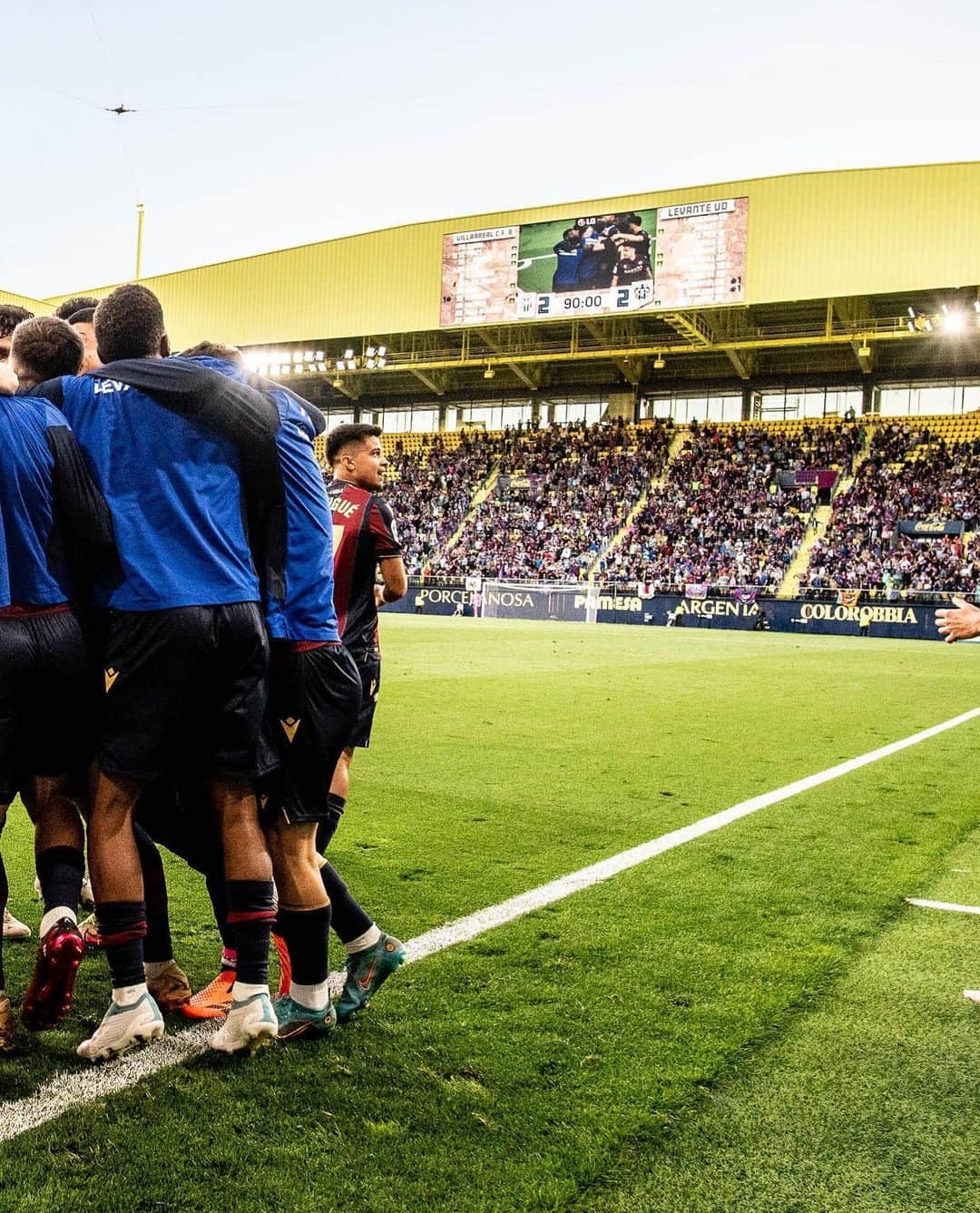 レバンテUDさんのインスタグラム写真 - (レバンテUDInstagram)「Ten siempre un sueño por el que luchar sin rendirte 💪🏻  #LevanteUD #OrgullGranota 🐸」5月21日 6時26分 - levanteud