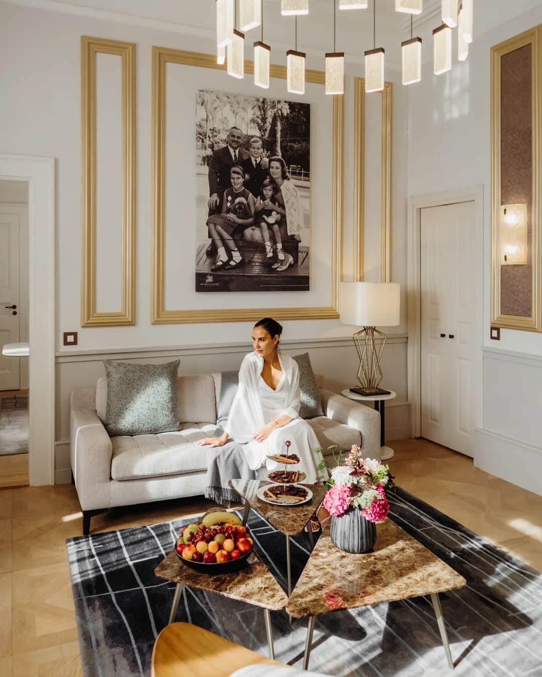 リッツ・カールトンさんのインスタグラム写真 - (リッツ・カールトンInstagram)「Elegant style frames the perfect suite retreat at The Ritz-Carlton Hotel de la Paix, #Geneva.」5月21日 6時32分 - ritzcarlton
