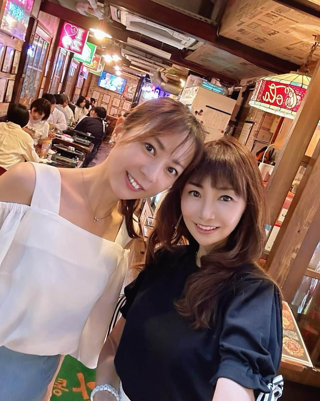 長谷川夕希子さんのインスタグラム写真 - (長谷川夕希子Instagram)「韓国旅行🇰🇷皆んなで 行って来たよー✈️ . . . と言いたいところですが😆 韓国気分🇰🇷になれる 新大久保の カントンの思い出鶏肉研究所 @kantontoriken_official さんで 韓国グルメ🇰🇷 愉しんできたよ😋💞  私たちが食べたのは…  店名にあるチキンは もちろん絶品💞😋  ヤンニャムチキン🐓  最近めっちゃハマってる チュクミ🐙 締めのおじや的なのも💮😋  もう迷ったらやっぱり頼んでしまう定番 サムギョプサル🐷  もう皆んなお腹いっぱい & 酔って気持ちよくなり………🥰 その様子は またリールにあげますのてお楽しみに💞😊  カントンの思い出鶏肉研究所店 @kantontoriken_official   東京都新宿区大久保1-16-22鶏肉研究所ビ  📞050-5456-5493  #カントンの思い出  #カントンの思い出鶏肉研究所  #新大久保グルメ  #新大久保韓国料理  #イケメン通り  #新大久保ディナー  #新大久保ランチ にも #新大久保チキン  #韓国料理大好き  #韓国グルメ  #チュクミ  #サムギョップサル  #ヤンニョムチキン  #ヤンニョム  #アラフォーライフ #アラフィフライフ #美魔女 #大人女子会 #女子会ディナー  #女子会ランチにも #大人女子の休日」5月21日 6時47分 - yukikogabby