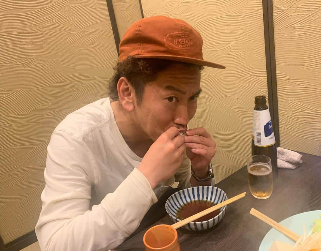 昴生さんのインスタグラム写真 - (昴生Instagram)「晩飯！！ #昨日は #福岡での #プラチナ5 #終わりに #ダブルアートタグ #ツートライブ周平 #と晩ご飯！ #いろは さん！ #水炊き！ #ほんまめちゃめちゃうまかったー！ #鶏はほろほろプリプリ！ #出汁がとにかくうまいー！ #つくねも最高や！ #〆は #ちゃんぽんして雑炊して #大暴れ！ #ちゃんぽんしてから雑炊するまでに #このままやったら出汁多いからいらん出汁あったら飲みますっ言うて #3人で器持って行って出汁入れてもらう姿 #炊き出しみたいやったな！ #まあ水炊きやしええか！ #うまいことなってるか！ #とにかく3人笑顔でした！」5月21日 6時49分 - mikikousei