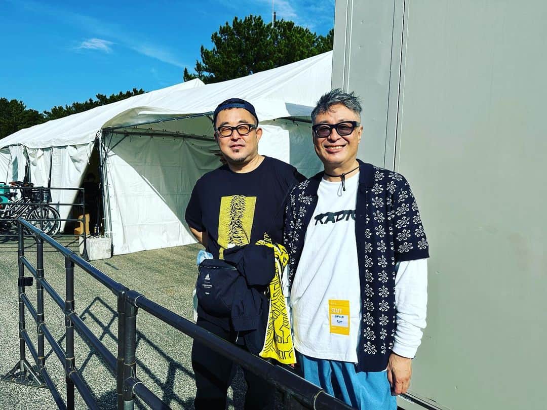 栗田善太郎のインスタグラム：「日向で会う事がない 兄弟の貴重な2ショット(笑) #circle10th」