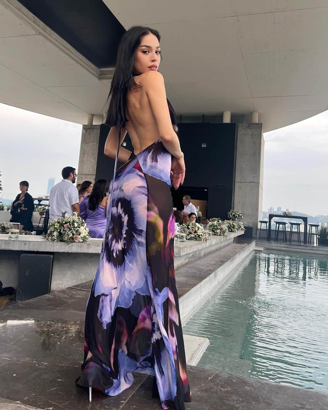 Danna Paolaのインスタグラム：「SO ,THIS IS LOVE 💜  Los amo @danellyhoyerofficial @abdiel su amor es mágico! 🥂💍」