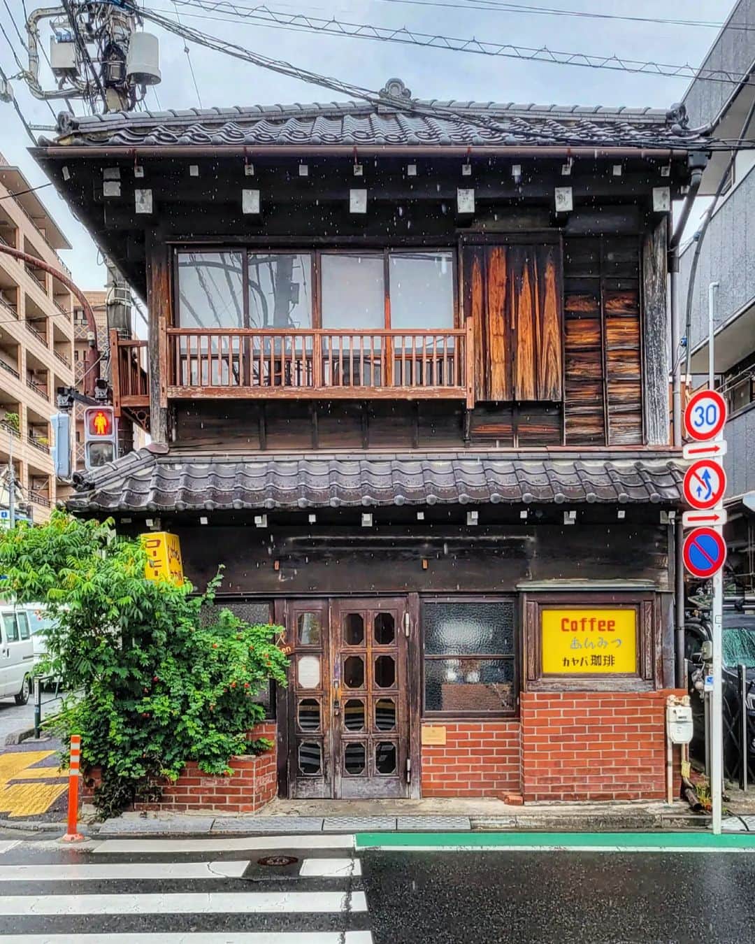 CAFE-STAGRAMMERさんのインスタグラム写真 - (CAFE-STAGRAMMERInstagram)「How are you spending your Sunday morning? 雨のち晴れ、で晴れのち雨で♪  #上野 #☕ #上野喫茶店 #上野カフェ #ueno #kayabacoffee #カヤバ珈琲 #cafetyo #tokyocafe #カフェ #cafe #tokyo #咖啡店 #咖啡廳 #咖啡 #카페 #คาเฟ่ #Kafe #coffeeaddict #カフェ部 #cafehopping #coffeelover #discovertokyo #visittokyo #instacoffee #instacafe #東京カフェ部 #sharingaworldofshops」5月21日 7時05分 - cafetyo