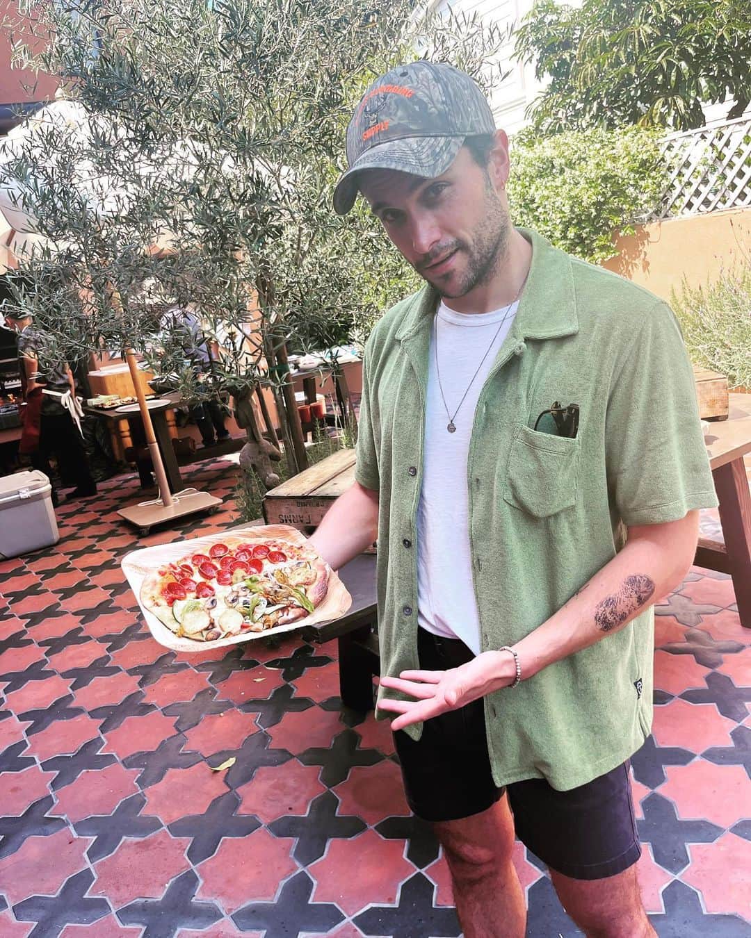 ジャック・ファライーのインスタグラム：「It’s a Za kinda weekend」