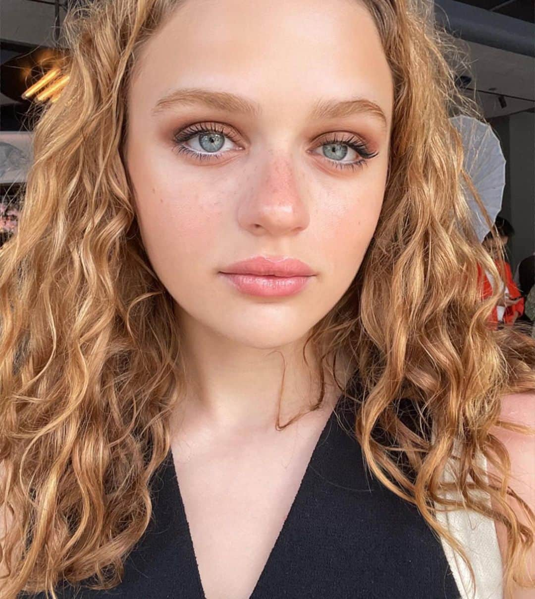 ジョーイ・キングさんのインスタグラム写真 - (ジョーイ・キングInstagram)「Oh shit. She posted a selfie 🫠」5月21日 7時11分 - joeyking